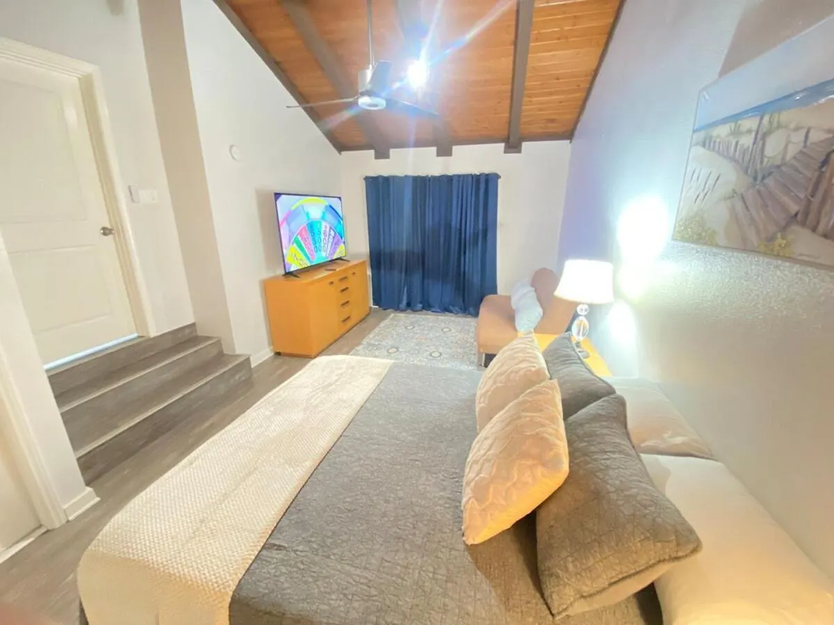 Bonvoyage-Sleep&Sail Overnight Stays-Sleeps 6-8 0*, Long Beach United States