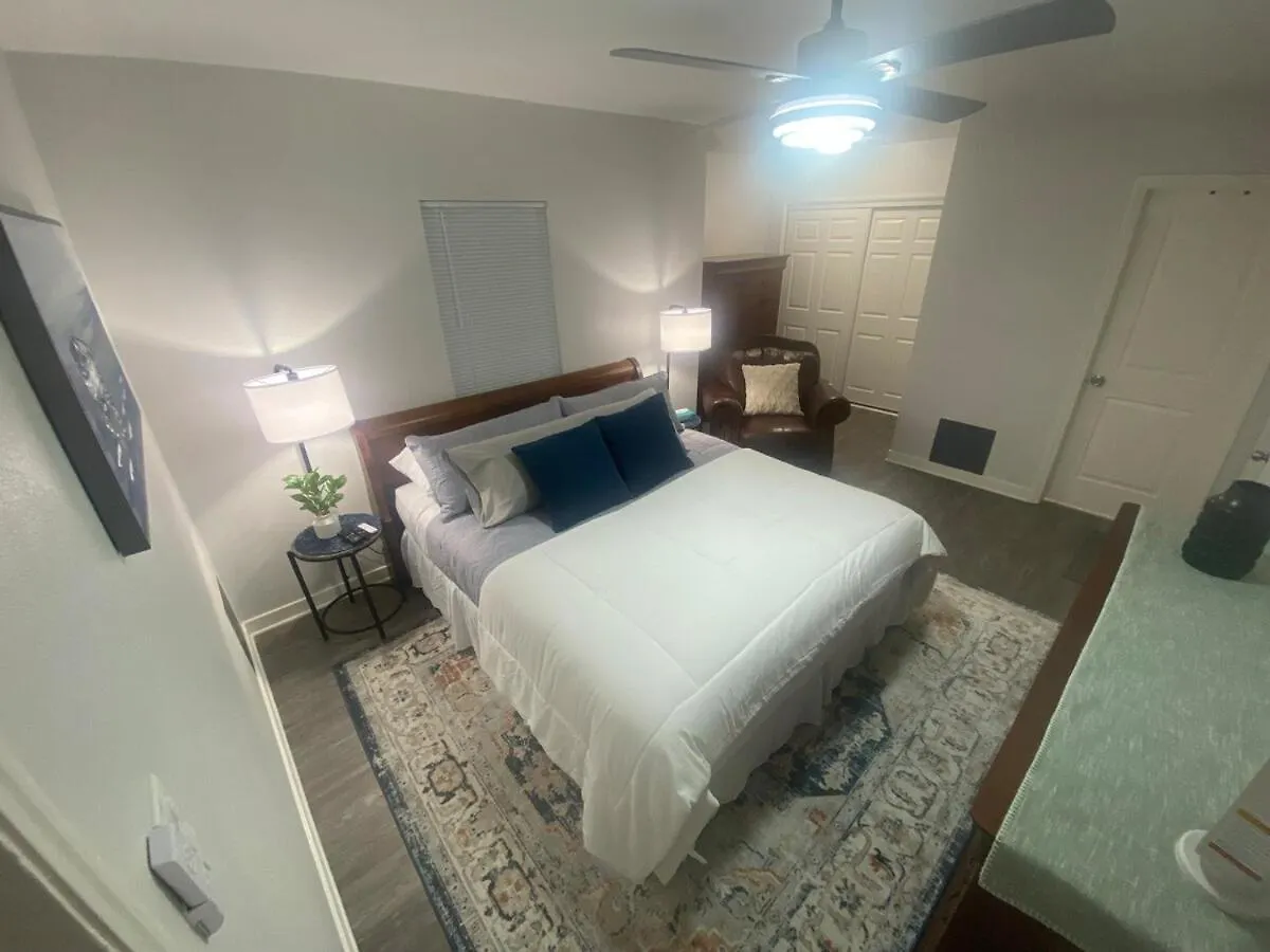 Bonvoyage-Sleep&Sail Overnight Stays-Sleeps 6-8 Holiday home