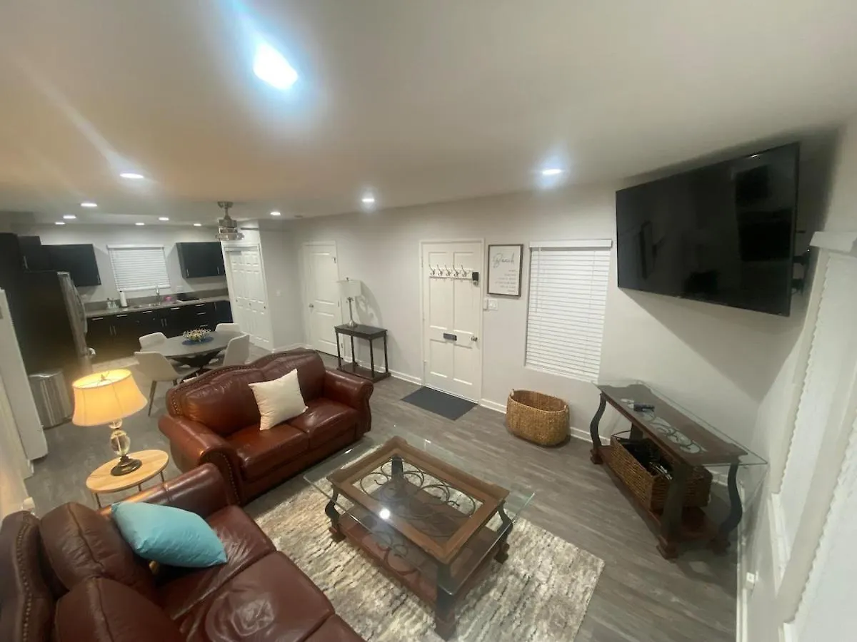 Bonvoyage-Sleep&Sail Overnight Stays-Sleeps 6-8 0*, Long Beach United States