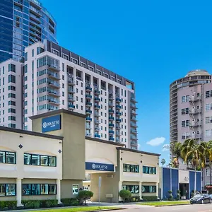 Hotel At 50 - Long Convention Center, Long Beach